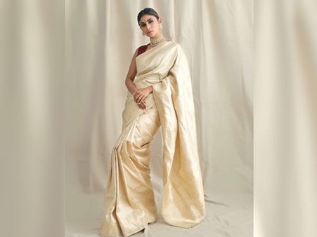 Mouni Roy In A Plain Cream Sari