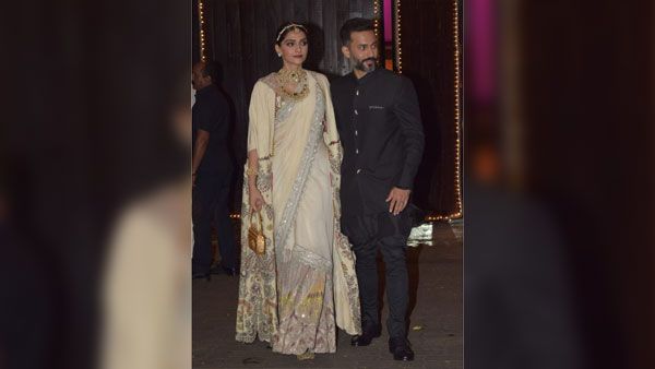 Sonam Kapoor Ahuja In An All-White Concept Sari