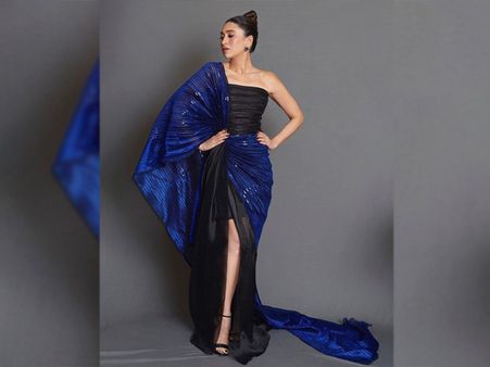 Karisma Kapoor In A Winged Concept Sari