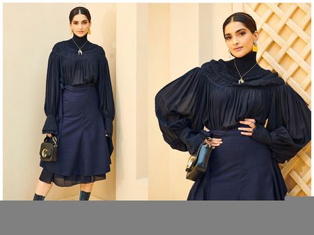 Sonam Kapoor Ahuja’s Pleated Puff-Sleeved Top Sonam Kapoor Ahuja’s Pleated Puff-Sleeved Top