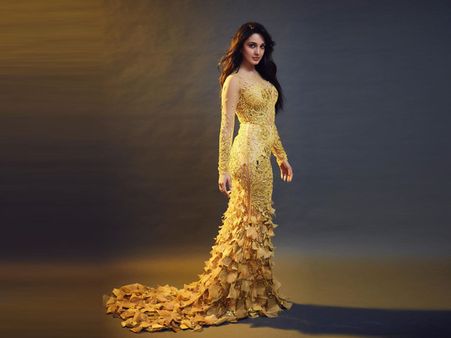 Kiara Advani In A Sheer Yellow Fitted Gown Kiara Advani In A Sheer Yellow Fitted Gown