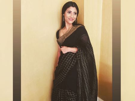 Konkona Sen Sharma In A Black Checkered Sari