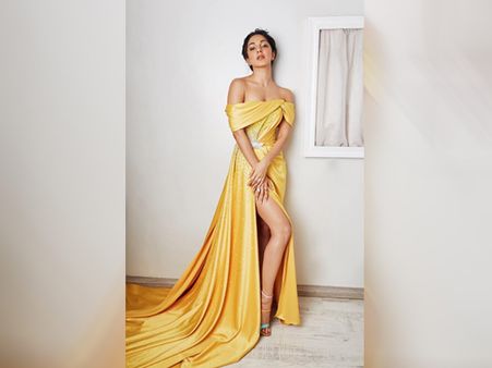 Kiara Advani In A Yellow Floor-Sweeping Gown Kiara Advani In A Yellow Floor-Sweeping Gown