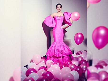 Sonam Kapoor Ahuja In A Fuchsia Pink Mermaid Gown
