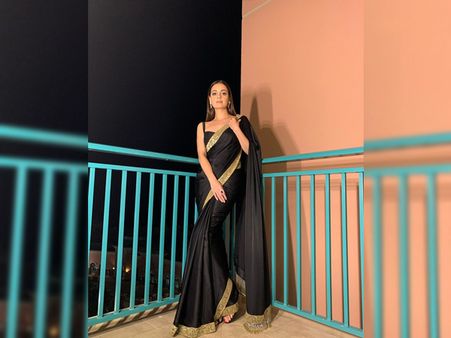 Dia Mirza In A Clasic Black Sari