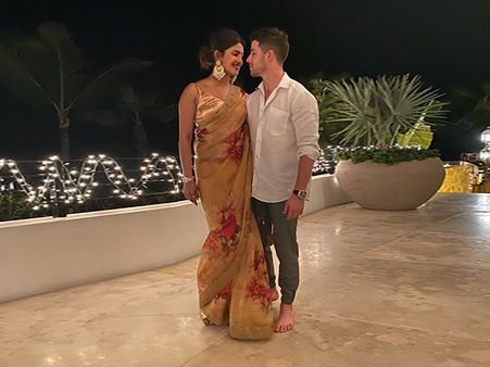 Priyanka Chopra Jonas In A Golden Sari Priyanka Chopra Jonas In A Golden Sari