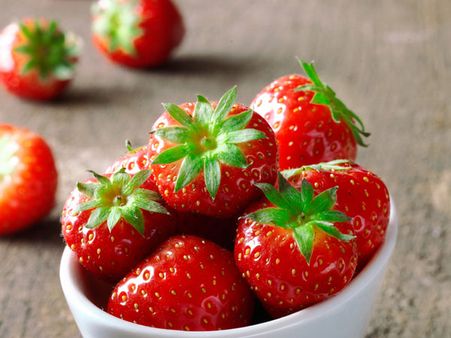 11. Egg White And Strawberry