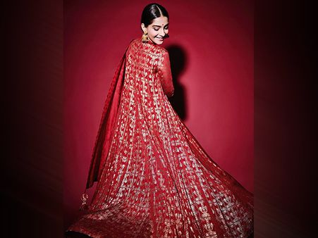 Sonam Kapoor Ahuja's Vibrant Anarkali Sonam Kapoor Ahuja's Vibrant Anarkali