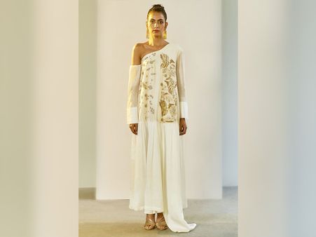 Saksham And Neharicka’s Off-shoulder Dress