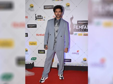 Kartik Aaryan In A Grey Pantsuit