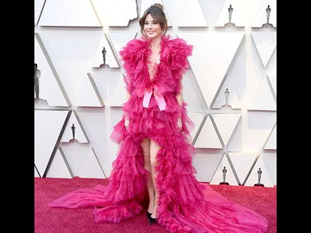 Linda Cardellini In A Pink Dramatic Ruffle Gown