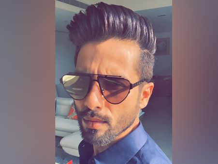 33. Crew cut with fuller centre 33. Crew cut with fuller centre