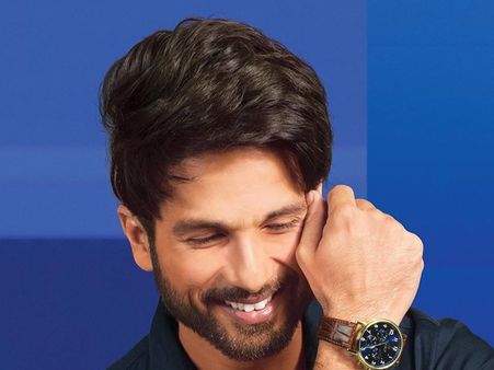 31. Side-swept tresses 31. Side-swept tresses