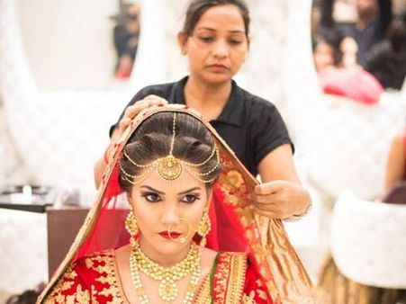 7. Pin Down Your Make-Up Artist