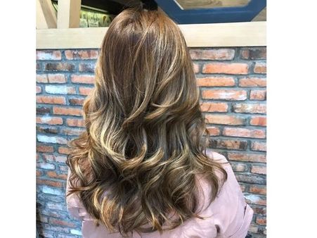 1. Caramel Highlighted Hair With Long Layers