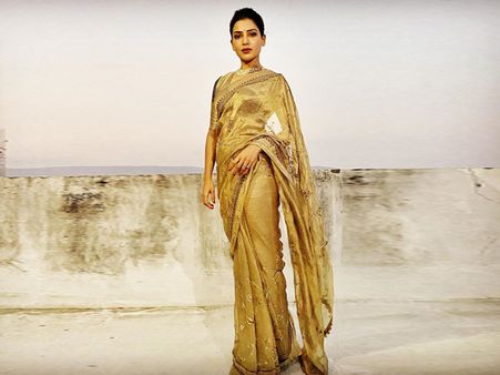 Samantha Akkineni In A Golden Saree