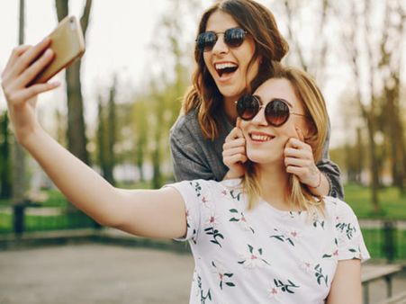 6. She Gives You Honest Compliments 6. She Gives You Honest Compliments