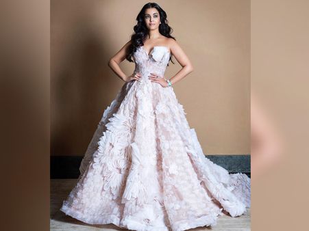 Aishwarya Rai Bachchan In A Floral Gown Aishwarya Rai Bachchan In A Floral Gown