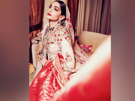 Sonam Kapoor In A Dual-Toned Lehenga
