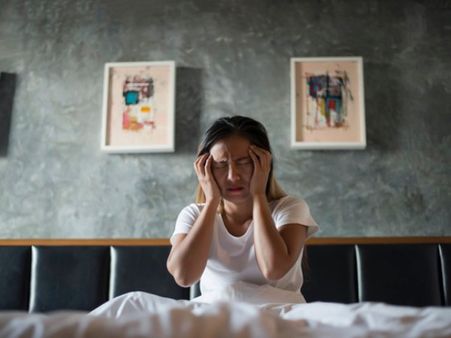 What Are The Cons Of Sleeping With A Fan On?