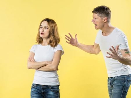 4. Your Partner Doesn’t Want You To Meet His/Her Friends & Family