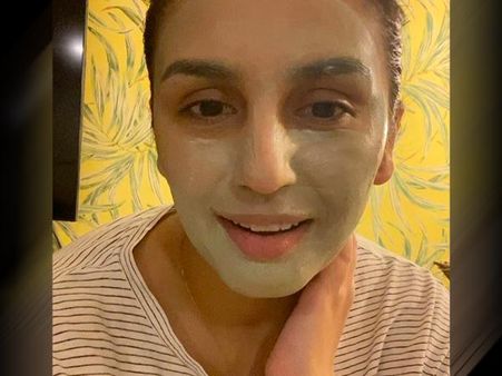 The Face Mask Frenzy: Kareena Kapoor, Ananya Panday And Other B-Town