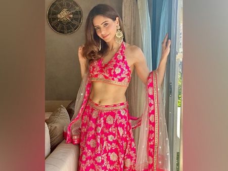 Aamna Sharif In A Fuchsia Pink Lehenga