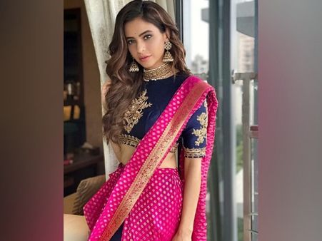 Aamna Sharif In A Pink Saree