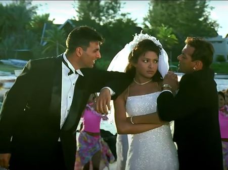 Priyanka Chopra In Mujhse Shaadi Karogi Song