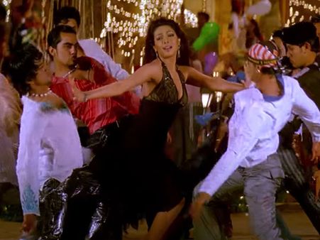 Priyanka Chopra In Aaja Soniye