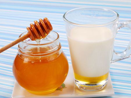 5. Vitamin E, Honey And Milk Face Mask 5. Vitamin E, Honey And Milk Face Mask