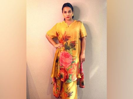 Vidya Balan In A Yellow Kurti And Pants