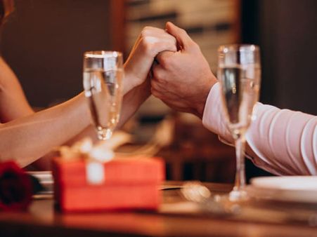 7. Plan Some Romantic Dinner Dates