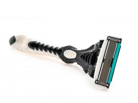 4. Run The Razor Under Hot Water 4. Run The Razor Under Hot Water