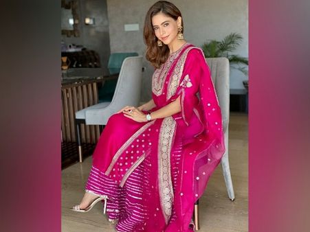 Aamna Sharif In A Pink Suit