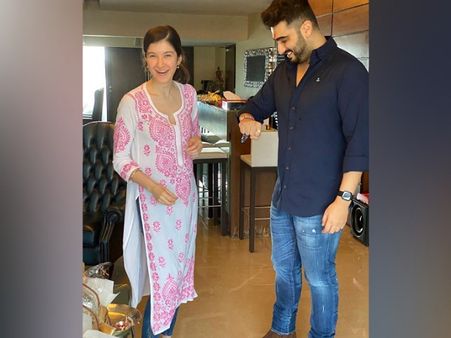 Shanaya Kapoor In A Printed Kurti