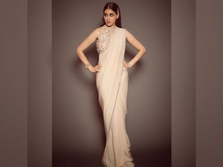 Genelia D’Souza In A Peach Saree