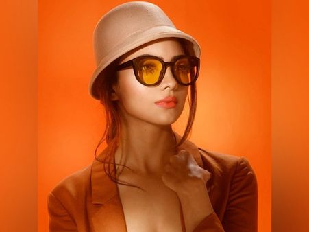 Pooja Banerjee In A Brown Blazer And Hat