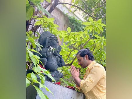 Varun Dhawan In A Light-Yellow Kurta