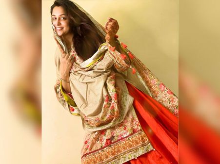 Dipika Kakar In A Floral Suit