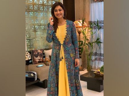 Shweta Tiwari’s Yellow Ensemble And Printed Shrug