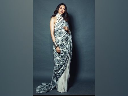 Rakul Preet Singh In A White And Grey Saree