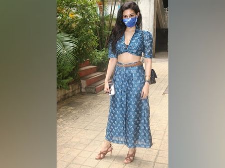 Amyra Dastur’s Blue Printed Separates