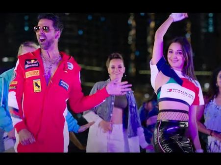 Akshay Kumar And Kiara Advani In Red Attire