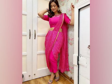 Shweta Tiwari’s Pink Striped Saree And Slim Fit Pants
