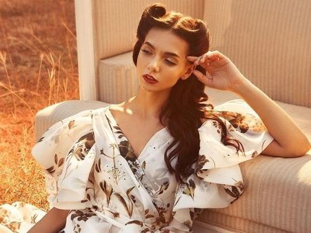 Dramatic Side Twists