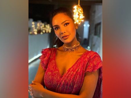 The Minimal Look Marked By Winged Eyeliner