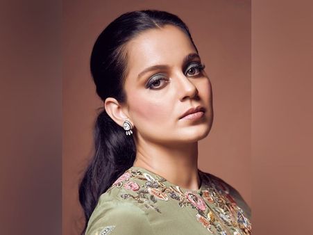 The Mid-Parted Low Ponytail The Mid-Parted Low Ponytail