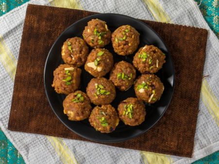 3. Ragi-Oats Ladoo