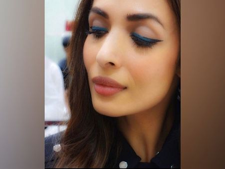 2. Malaika Arora’s Blue Eyeliner With Black Wings 2. Malaika Arora’s Blue Eyeliner With Black Wings